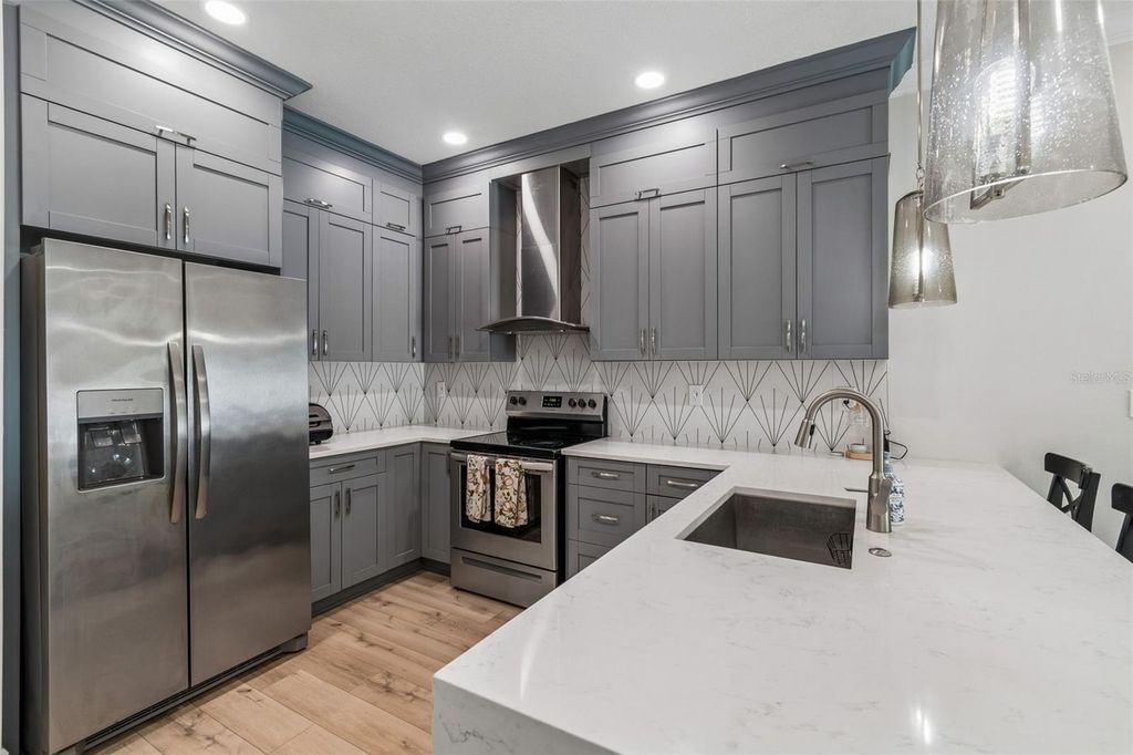 Image 20 of property listing at 1901 W CLUSTER AVENUE, Tampa, FL 33604