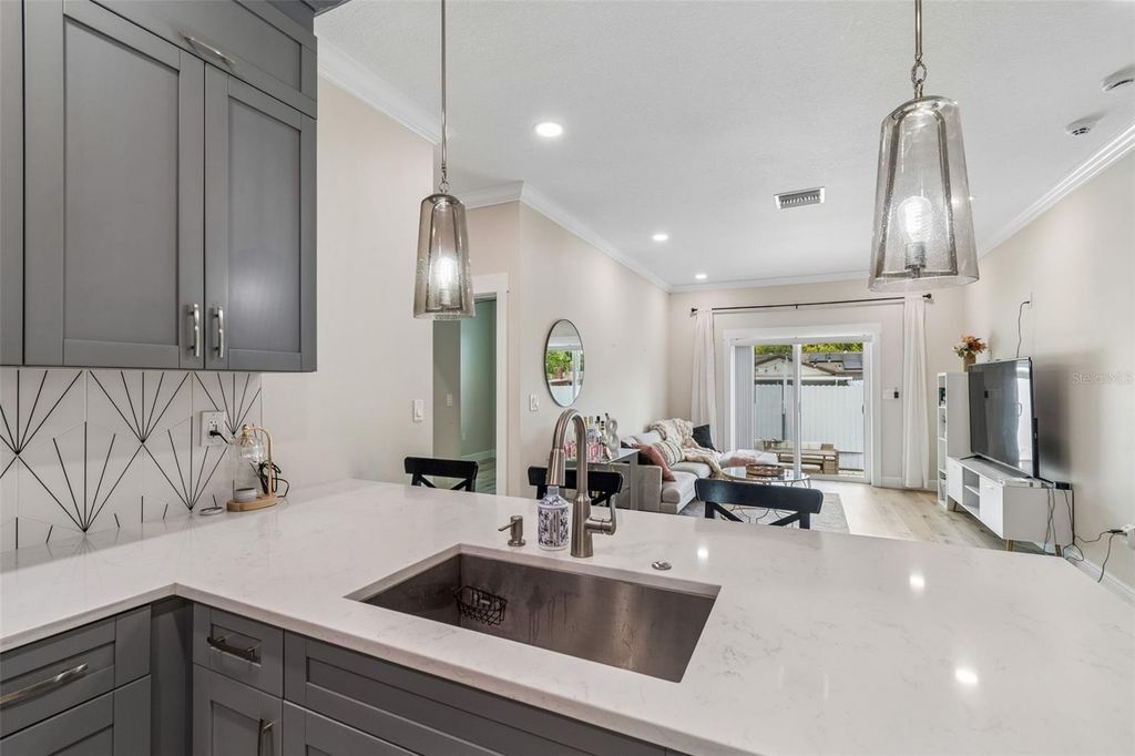 Image 22 of property listing at 1901 W CLUSTER AVENUE, Tampa, FL 33604