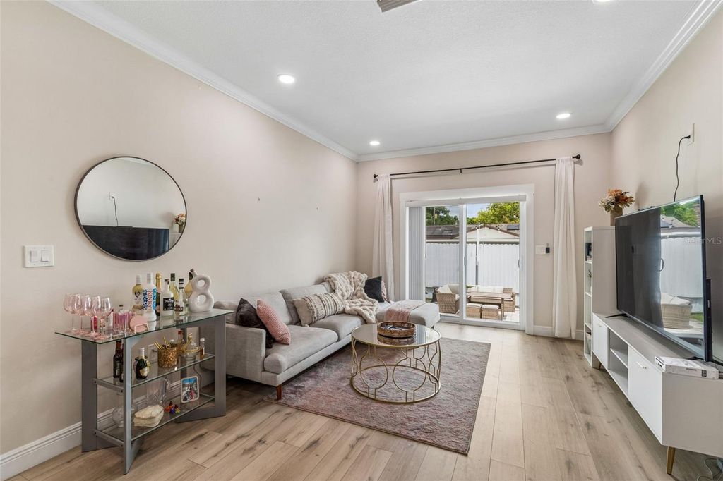 Image 23 of property listing at 1901 W CLUSTER AVENUE, Tampa, FL 33604