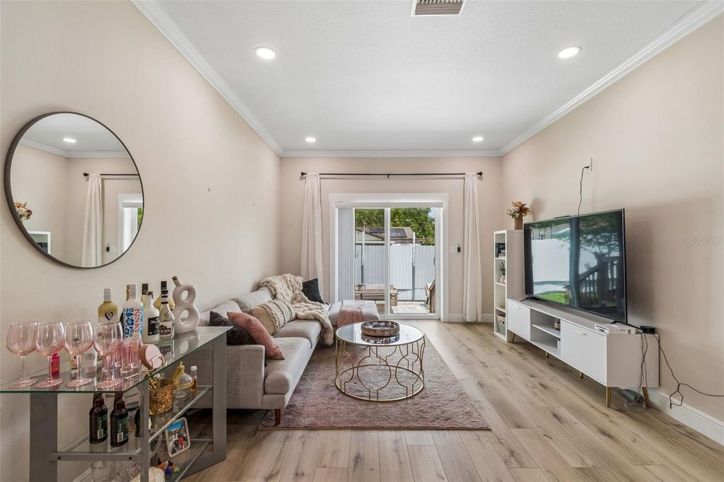 Image 24 of property listing at 1901 W CLUSTER AVENUE, Tampa, FL 33604