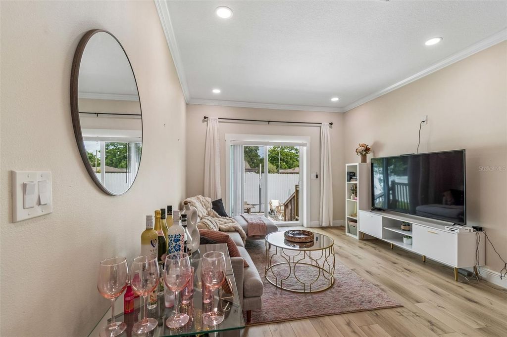 Image 25 of property listing at 1901 W CLUSTER AVENUE, Tampa, FL 33604