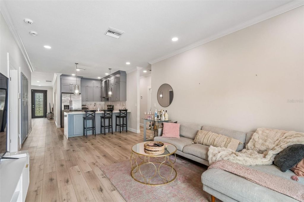 Image 26 of property listing at 1901 W CLUSTER AVENUE, Tampa, FL 33604