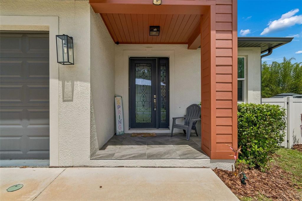 Image 5 of property listing at 1901 W CLUSTER AVENUE, Tampa, FL 33604