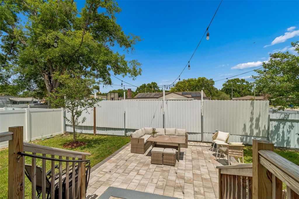 Image 45 of property listing at 1901 W CLUSTER AVENUE, Tampa, FL 33604