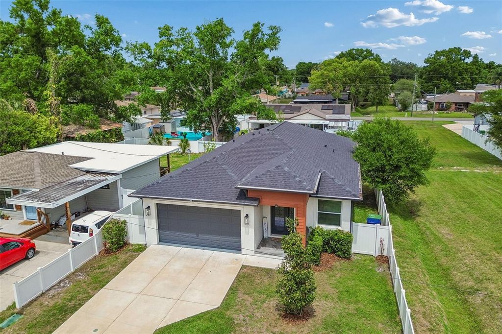 Image 51 of property listing at 1901 W CLUSTER AVENUE, Tampa, FL 33604