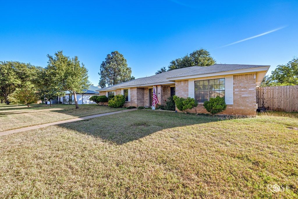 Image 2 of property listing at 3849 Sunset Drive, San Angelo, TX 76904
