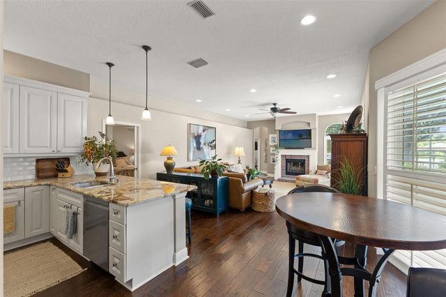 4315 ROUND LAKE, Tampa, FL 33618