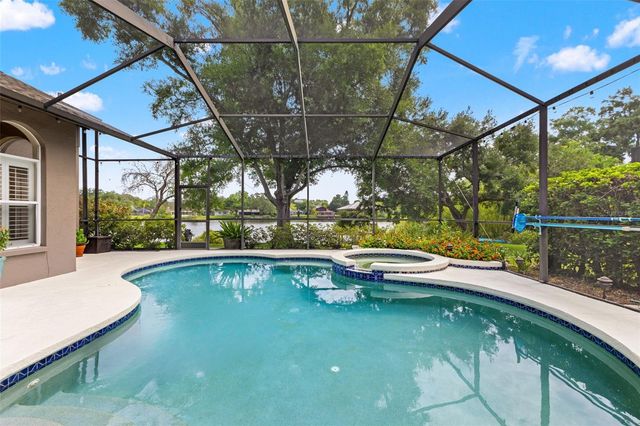4315 ROUND LAKE, Tampa, FL 33618