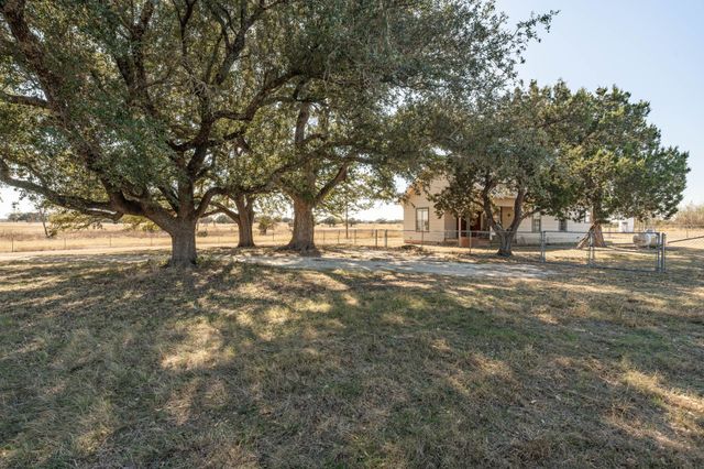 5770 County Road 309, Cranfills Gap, TX 76637