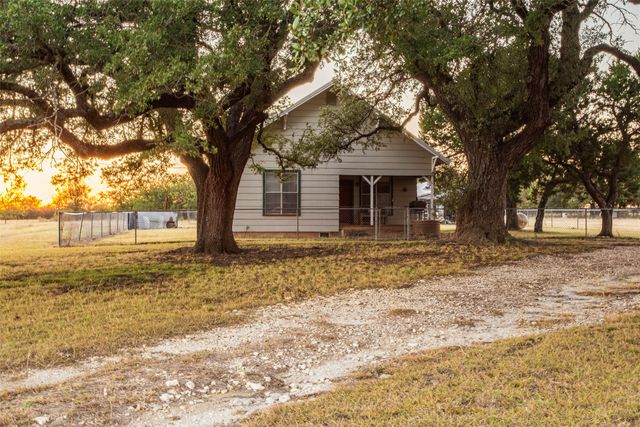 5770 County Road 309, Cranfills Gap, TX 76637