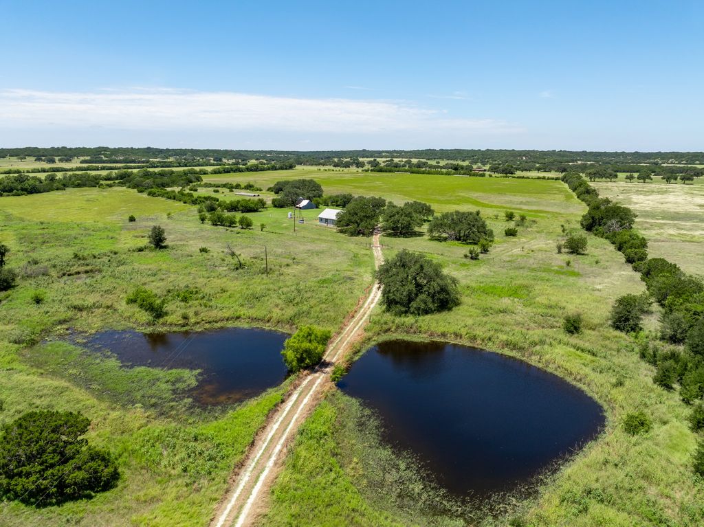 5770 County Road 309, Cranfills Gap, TX 76637