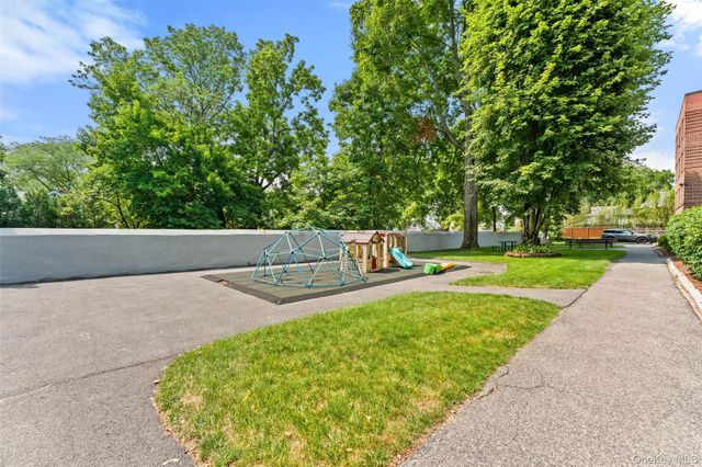 14 S Broadway 7-2B, Irvington, NY 10533