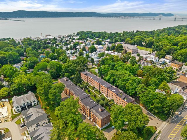 14 S Broadway 7-2B, Irvington, NY 10533