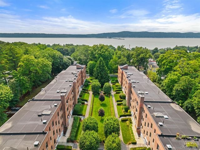14 S Broadway 7-2B, Irvington, NY 10533