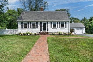 11 Longview Dr, Dartmouth, MA 02747