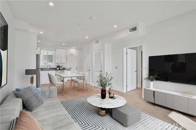 8750 Sepulveda Boulevard 406, North Hills (los Angeles), CA 91343