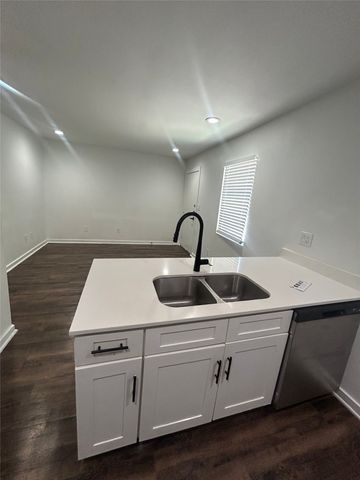 321 E 8th Street 112, Dallas, TX 75203