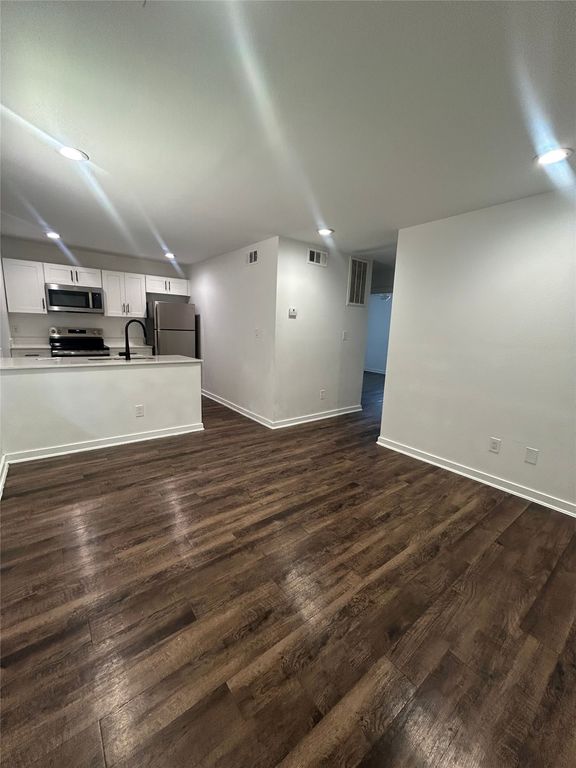 321 E 8th Street 112, Dallas, TX 75203