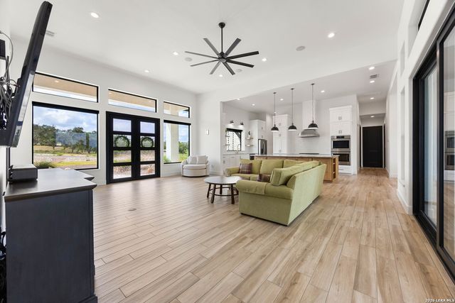 576 ROSEMARY RIDGE DR, Bulverde, TX 78163