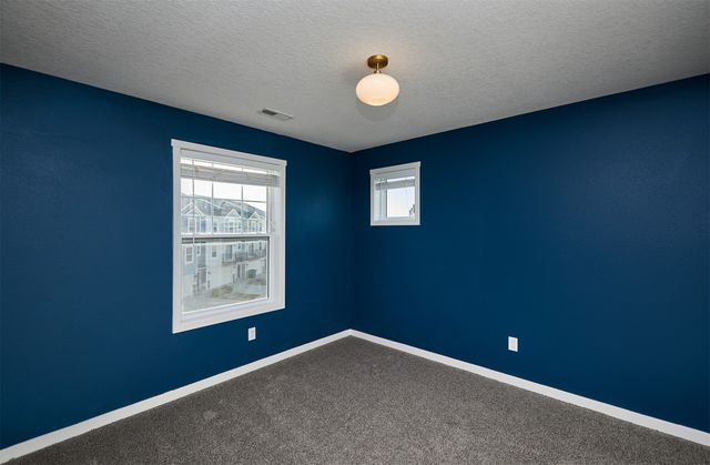 2714 NW Lois Lane, Ankeny, IA 50023