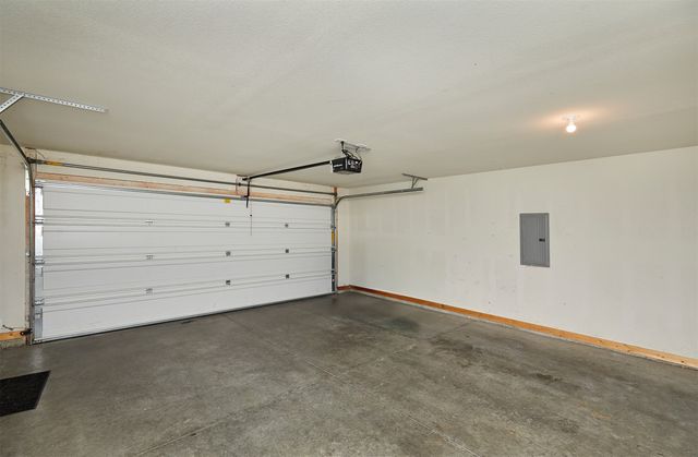 2714 NW Lois Lane, Ankeny, IA 50023