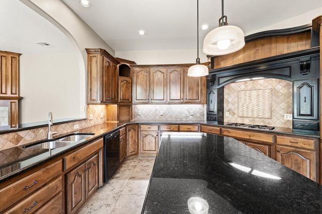 525 Celtic Court, Edmond, OK 73025
