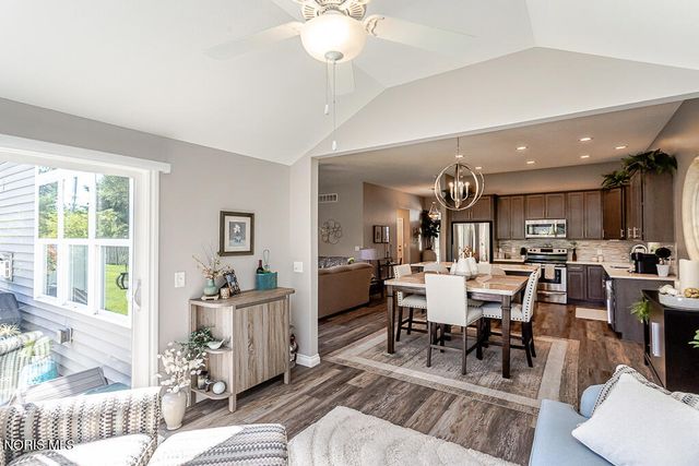 5956 Pine Tree Place, Sylvania, OH 43560
