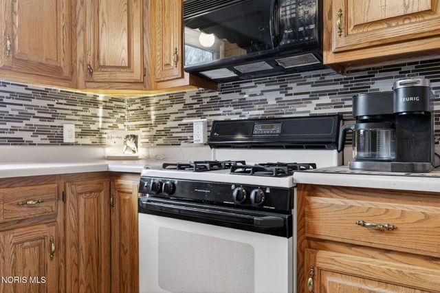 10325 Cliffwood Road, Perrysburg, OH 43551