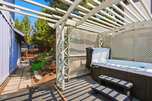 62898 Bilyeu Way, Bend, OR 97701