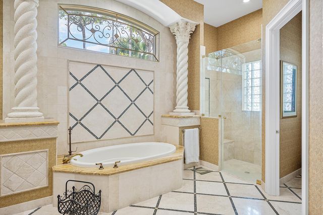 8927 Oakland Hills Drive, Delray Beach, FL 33446