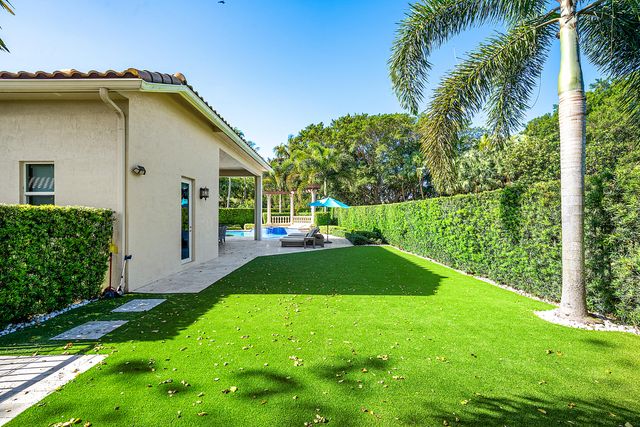 8927 Oakland Hills Drive, Delray Beach, FL 33446