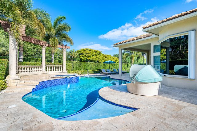 8927 Oakland Hills Drive, Delray Beach, FL 33446