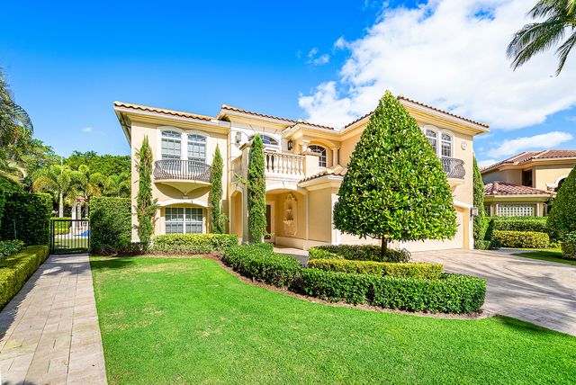 8927 Oakland Hills Drive, Delray Beach, FL 33446