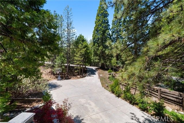 635 Grass Valley Drive, Lake Arrowhead, CA 92352
