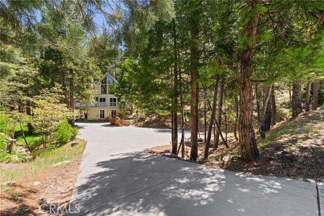 635 Grass Valley Drive, Lake Arrowhead, CA 92352