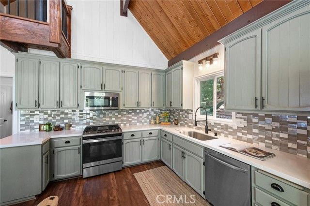 635 Grass Valley Drive, Lake Arrowhead, CA 92352