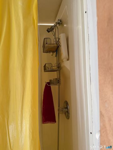 84 Lafayette Avenue, East Hartford, CT 06118