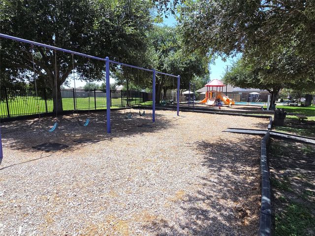 3027 Lockeridge Village Drive, Spring, TX 77386