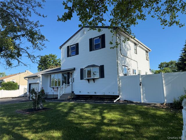 3 Perry Street, Brentwood, NY 11717