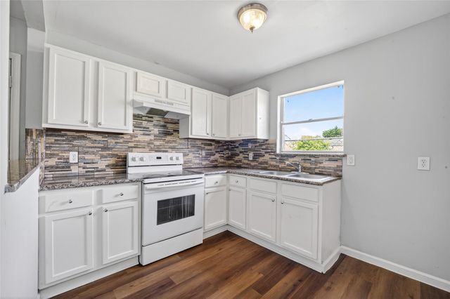 3918 Tavenor Lane, Houston, TX 77047