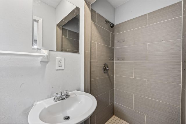 3918 Tavenor Lane, Houston, TX 77047