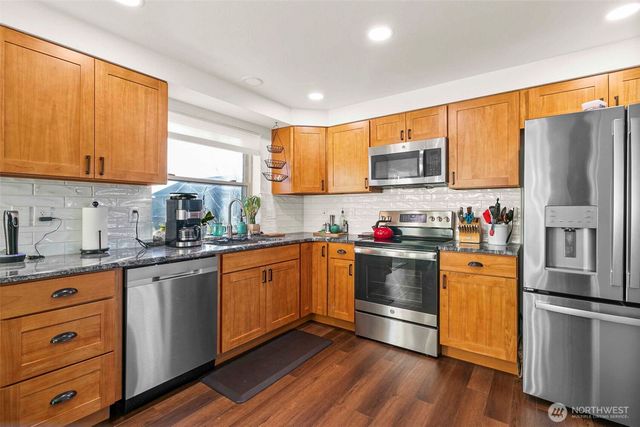 9915 SE 235th Place, Kent, WA 98031