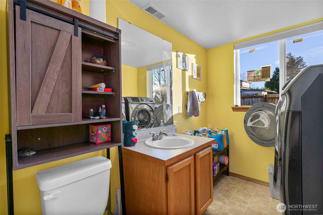 9915 SE 235th Place, Kent, WA 98031