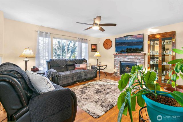 9915 SE 235th Place, Kent, WA 98031