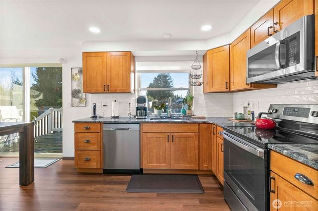 9915 SE 235th Place, Kent, WA 98031