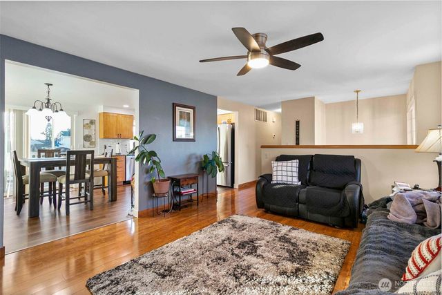 9915 SE 235th Place, Kent, WA 98031