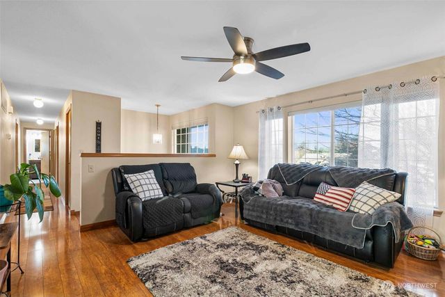 9915 SE 235th Place, Kent, WA 98031