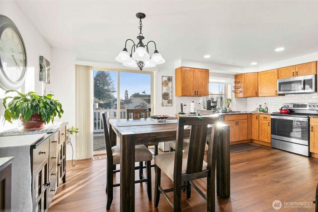 9915 SE 235th Place, Kent, WA 98031