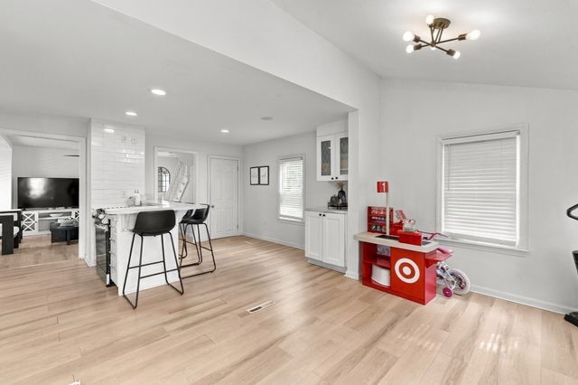 861 Pleasant St, Attleboro, MA 02703