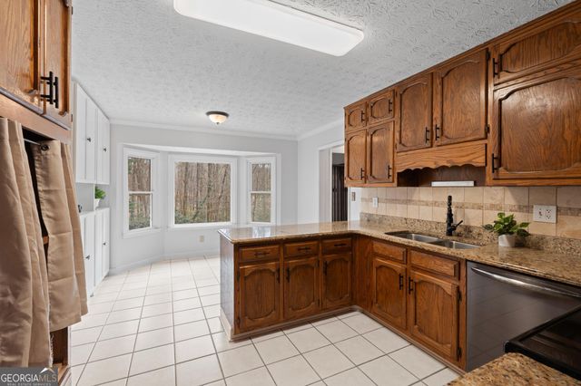 2230 Castle Lake Drive, Tyrone, GA 30290